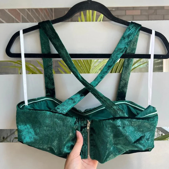 Superdown Dorian Green Shimmer Velvet Crop Top Size M - Picture 3 of 8